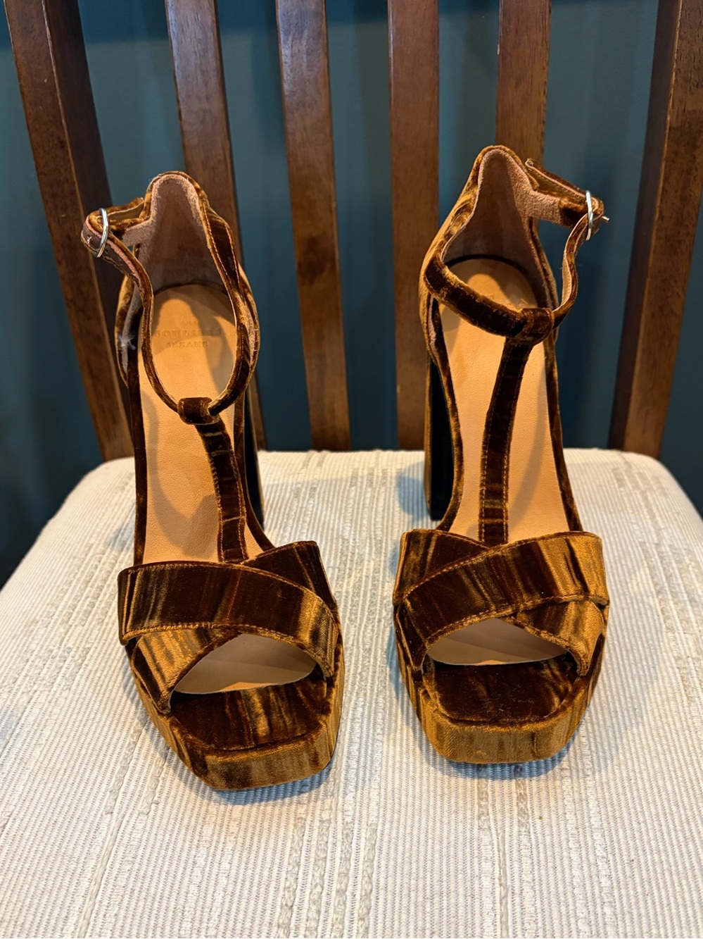 SEZANE Rue Saint Fiacre Velvet T-Strap Platform Sandals in velvet